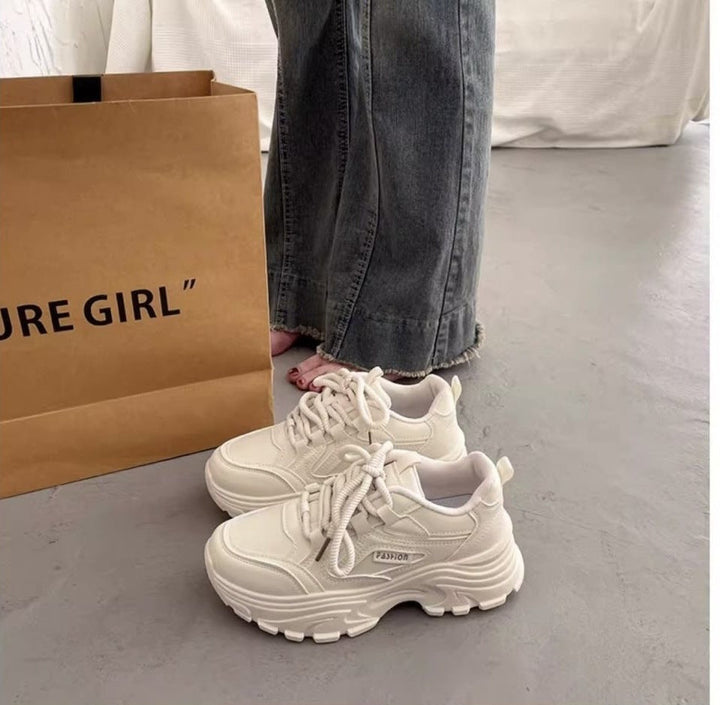 Women's sporty sneakers with robust profile and comfortable cushioning Mune Fashion