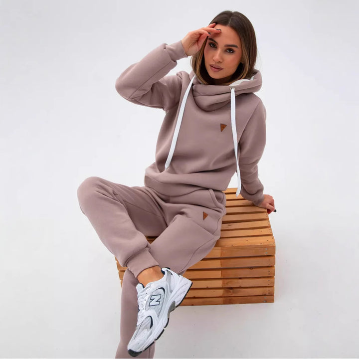 Women’s loungewear set with shawl collar hoodie and tailored joggers Mune Fashion