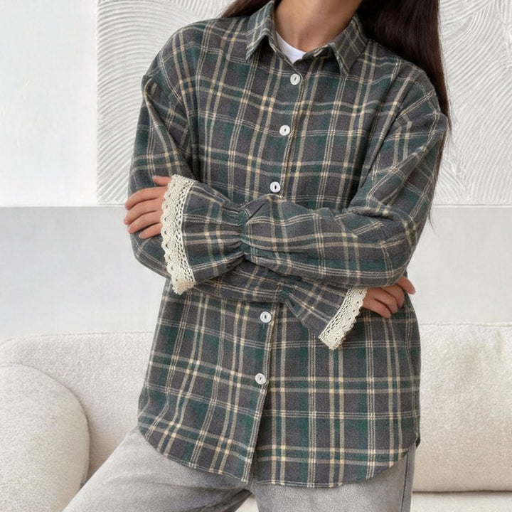 Women's checkered blouse with lace cuffs and oversized cut Mune Fashion