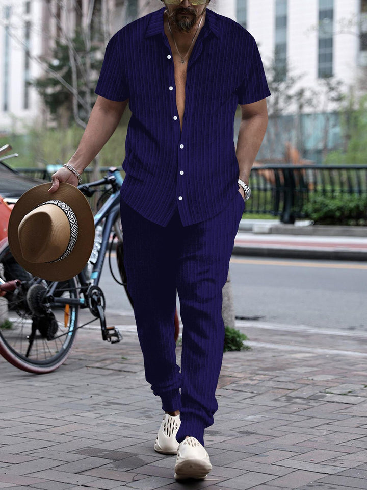 Men's short-sleeve structured relax set made of fine ribbed knit with open shirt collar and tapered chino pants Mune Fashion