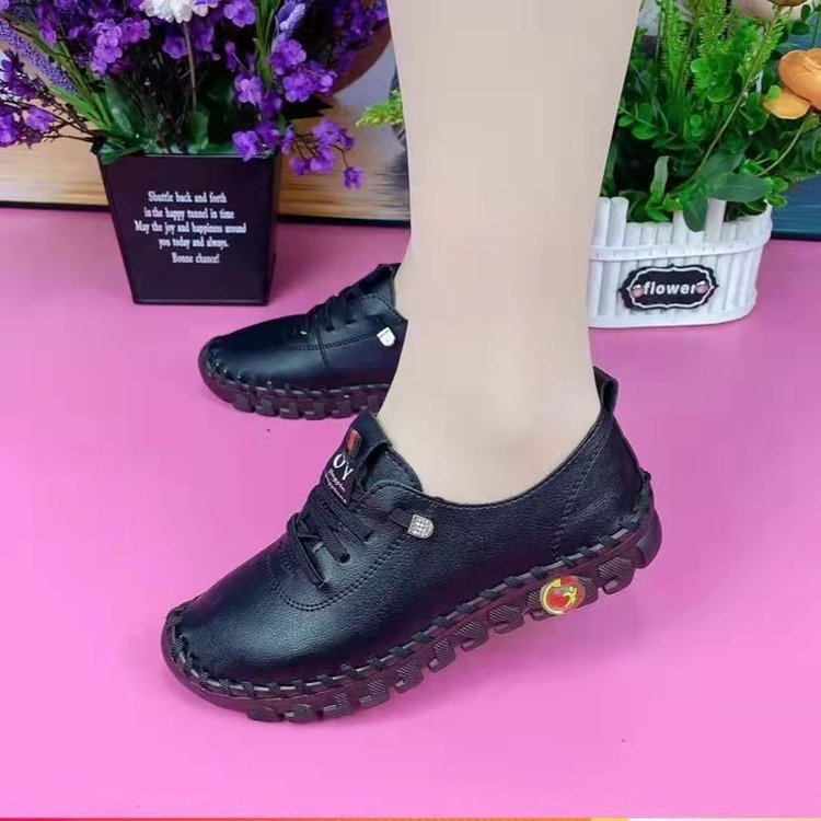 Women Flexible Leather Look Sneakers with Hand-Stitched Contrast Seam and Profiled Rubber Sole Mune Fashion