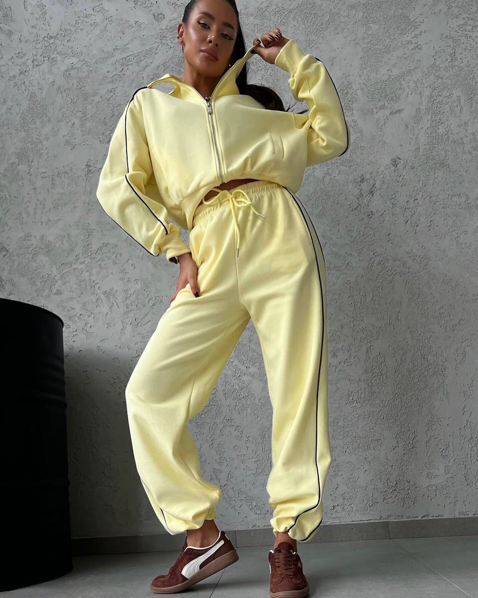 Women's casual sweatset with stand-up collar zip cropped jacket and high-waisted flared pants Mune Fashion