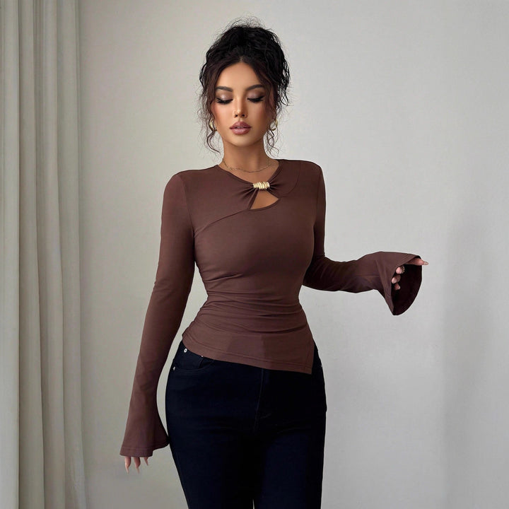Women's form-fitting long-sleeve shirt with keyhole and ring application Mune Fashion