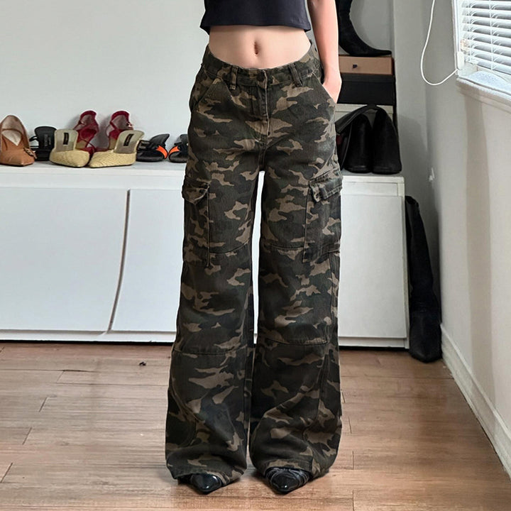 Women's loose Cargo Pants with Camouflage Print, high waist and multiple patch side pockets Mune Fashion