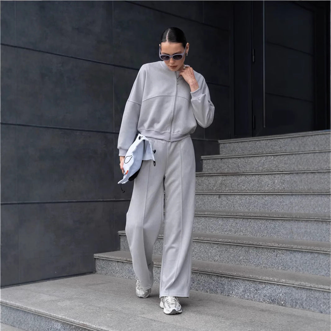 Women two-piece velour loungewear set with short zip hoodie and wide high-waist pants Mune Fashion