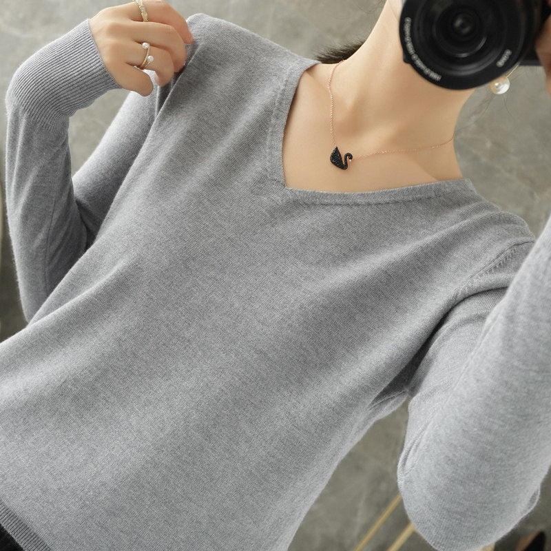 Women light V-neck cashmere-look fine knit sweater Mune Fashion