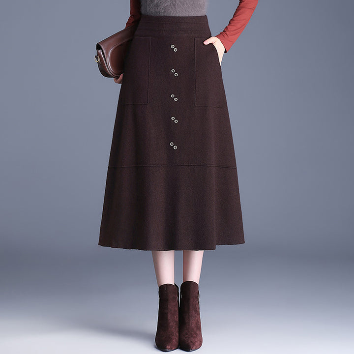 Women's knee-length skirt with practical pockets and button details Mune Fashion