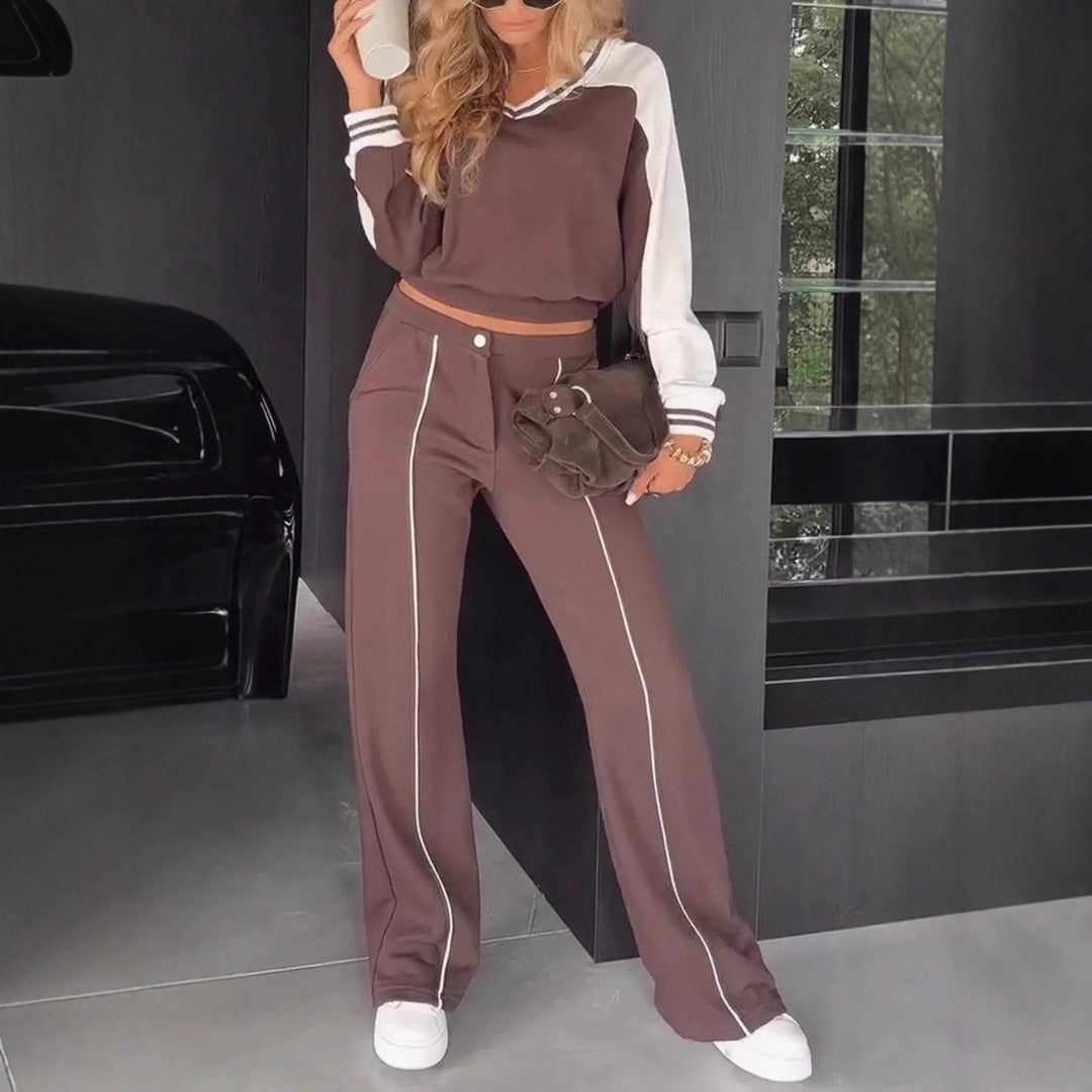 Women's sporty-elegant two-piece set made of cotton blend with V-neck sweatshirt and high-cut flared pants Mune Fashion