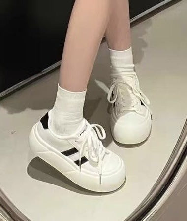 Women's fashionable platform sneakers with unique lacing system Mune Fashion