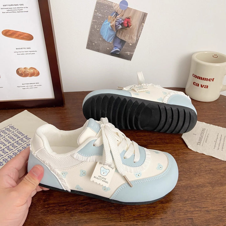 Women's sneakers with playful bear motif and comfortable sole Mune Fashion