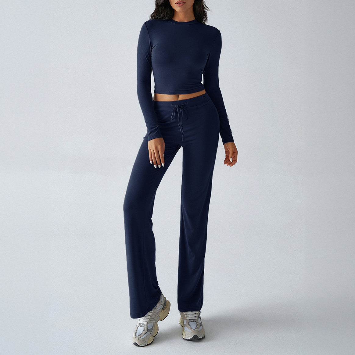 Women's fitted long sleeve crop top and wide lounge pants in a two-piece set made of stretch jersey Mune Fashion