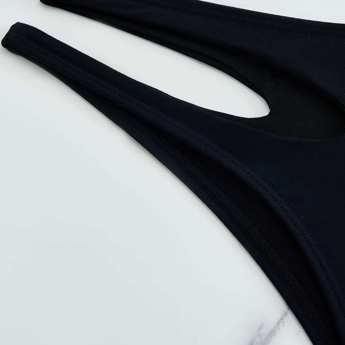 Women's bikini set with fashionable knot and side cut-out Mune Fashion