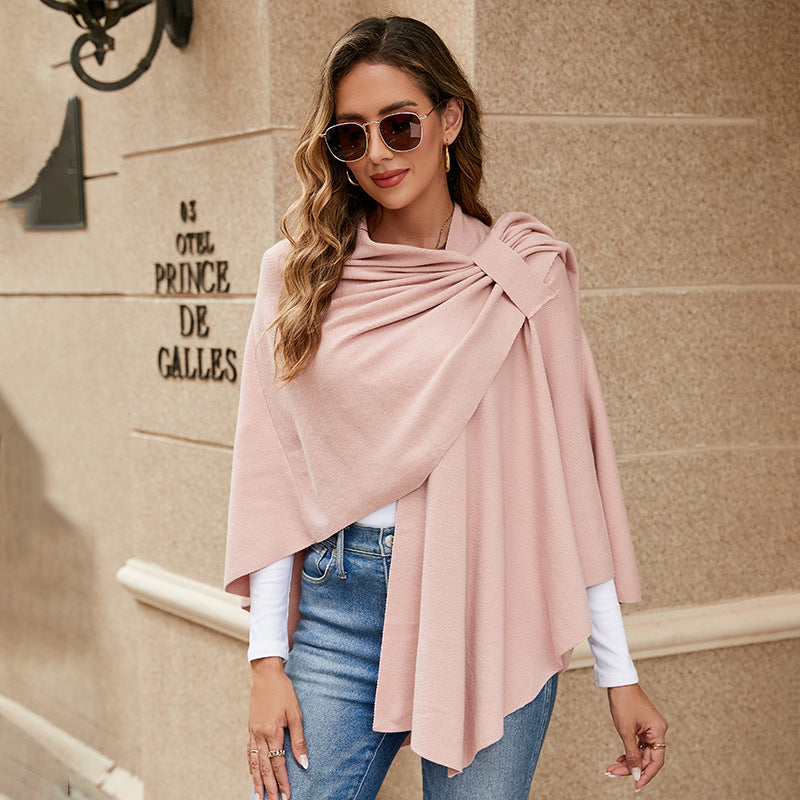 Women's hooded poncho made of fine knit with asymmetric hem Mune Fashion
