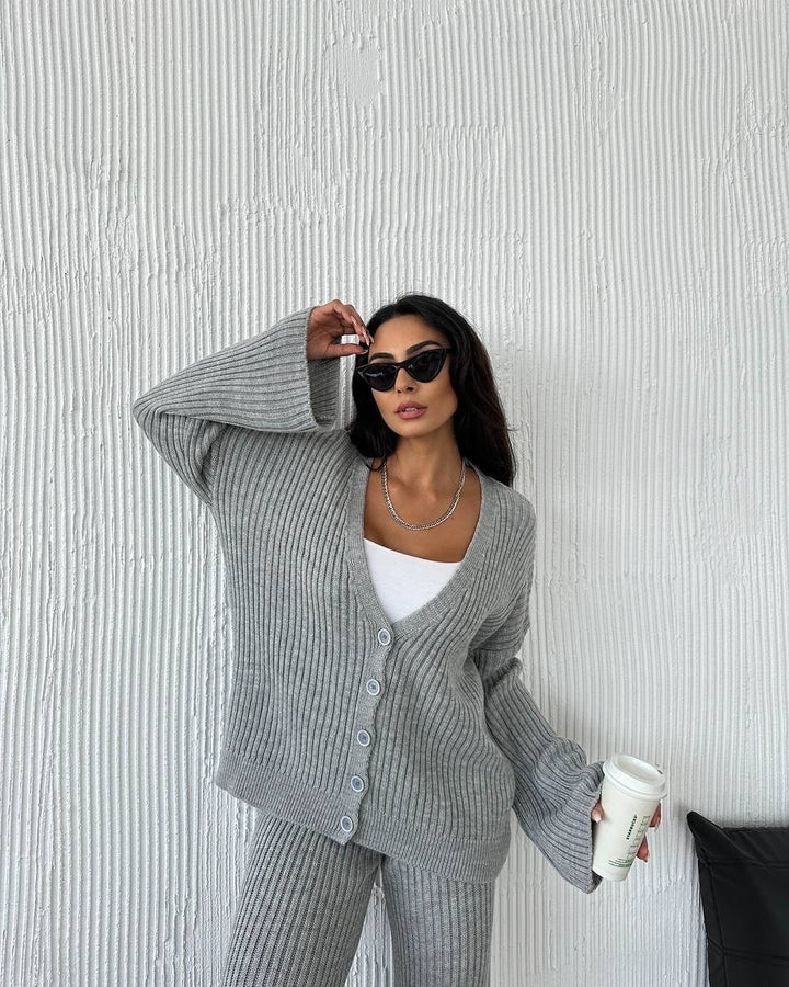 Women's ribbed cardigan with extra-long sleeves and matching high-waisted lounge pants Mune Fashion