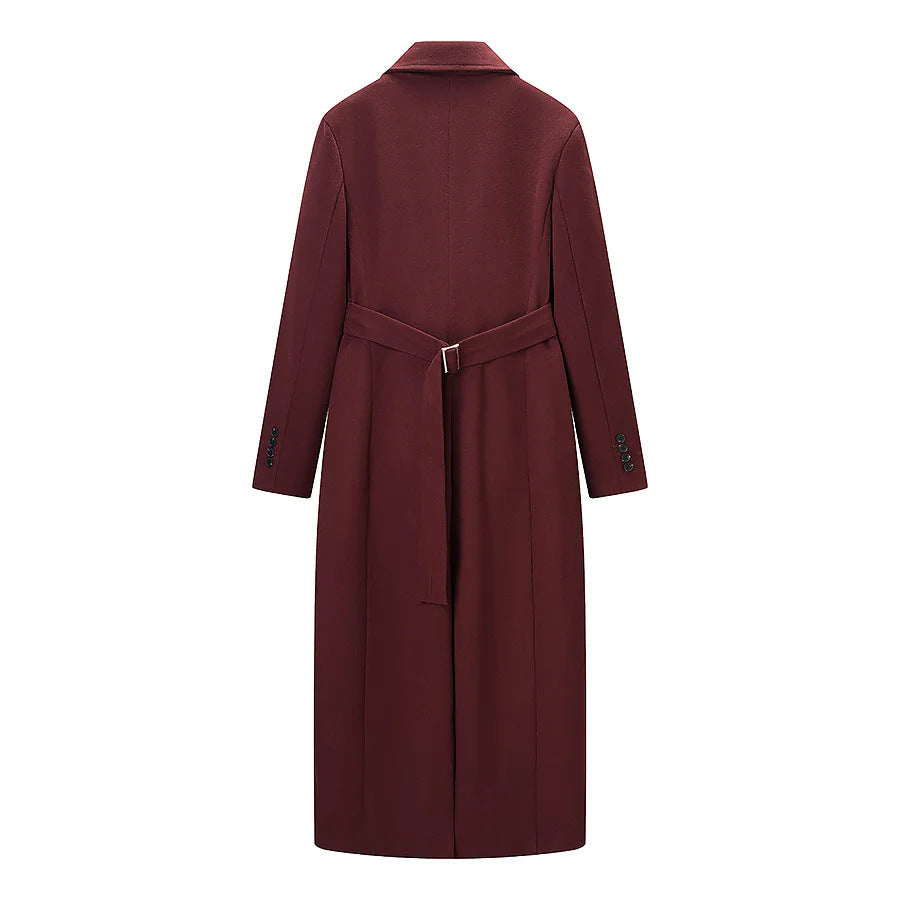 Women's figure-hugging knee-length coat with shawl collar, full button placket and flap pockets Mune Fashion