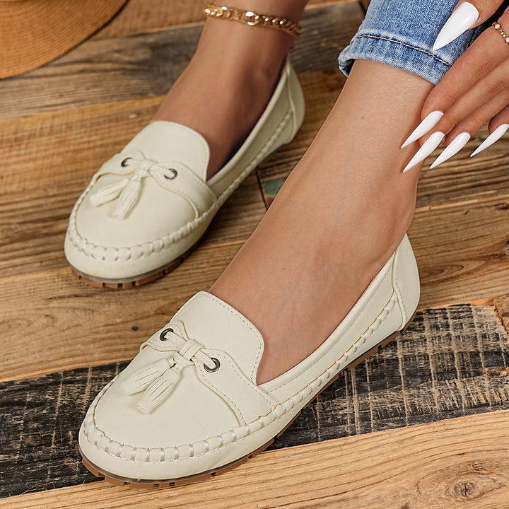 Ladies  classic moccasin slippers with tassels, hand-stitched frame seam and non-slip rubber sole Mune Fashion