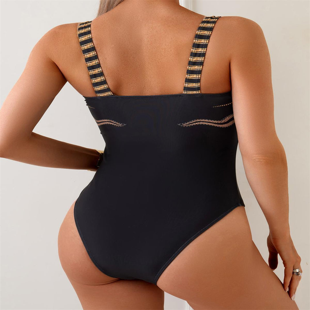 Ladies Elegant High-Cut Sport Swimsuit with Decorative Pattern Mune Fashion