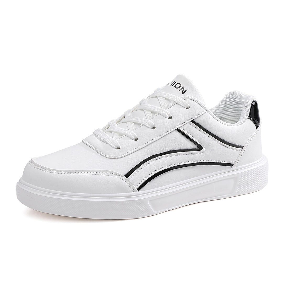 Men's low-cut synthetic leather sneakers with shock-absorbing lightweight foam sole and padded heel cushion Mune Fashion