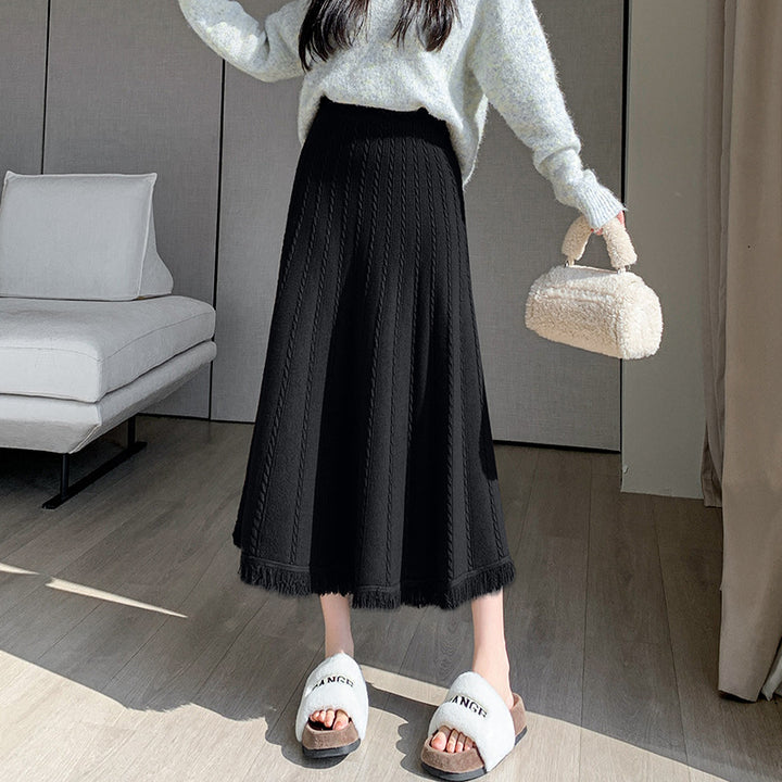 Ladies maxi skirt with fringes and cable knit pattern Mune Fashion