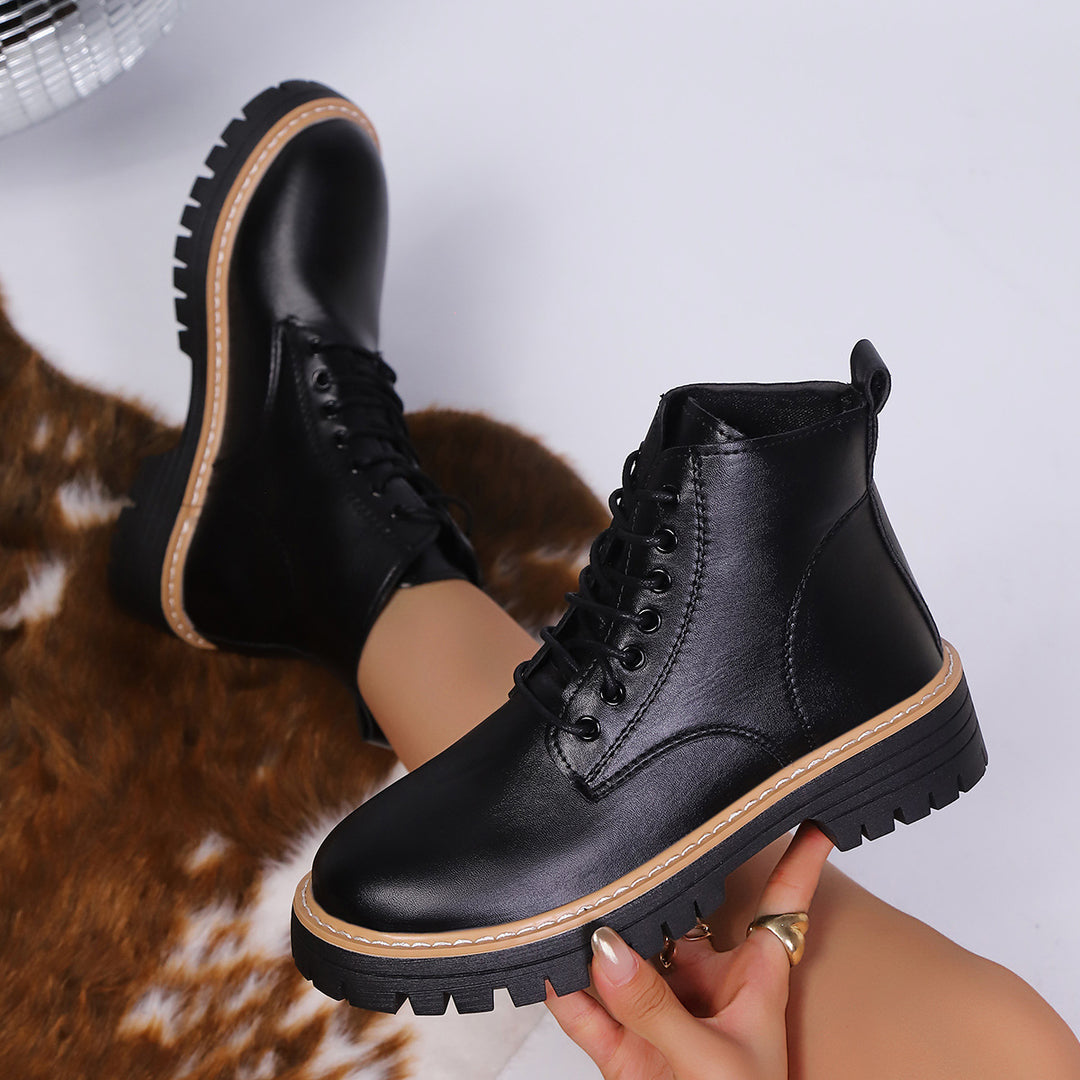 Women’s lace-up boots with patterned rubber sole and contrasting decorative stitching Mune Fashion