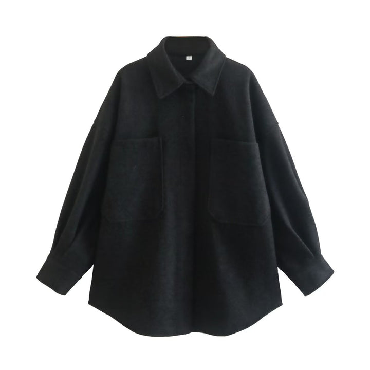 Women's casual shirt jacket in oversized cut with large patch pockets and rounded hem Mune Fashion