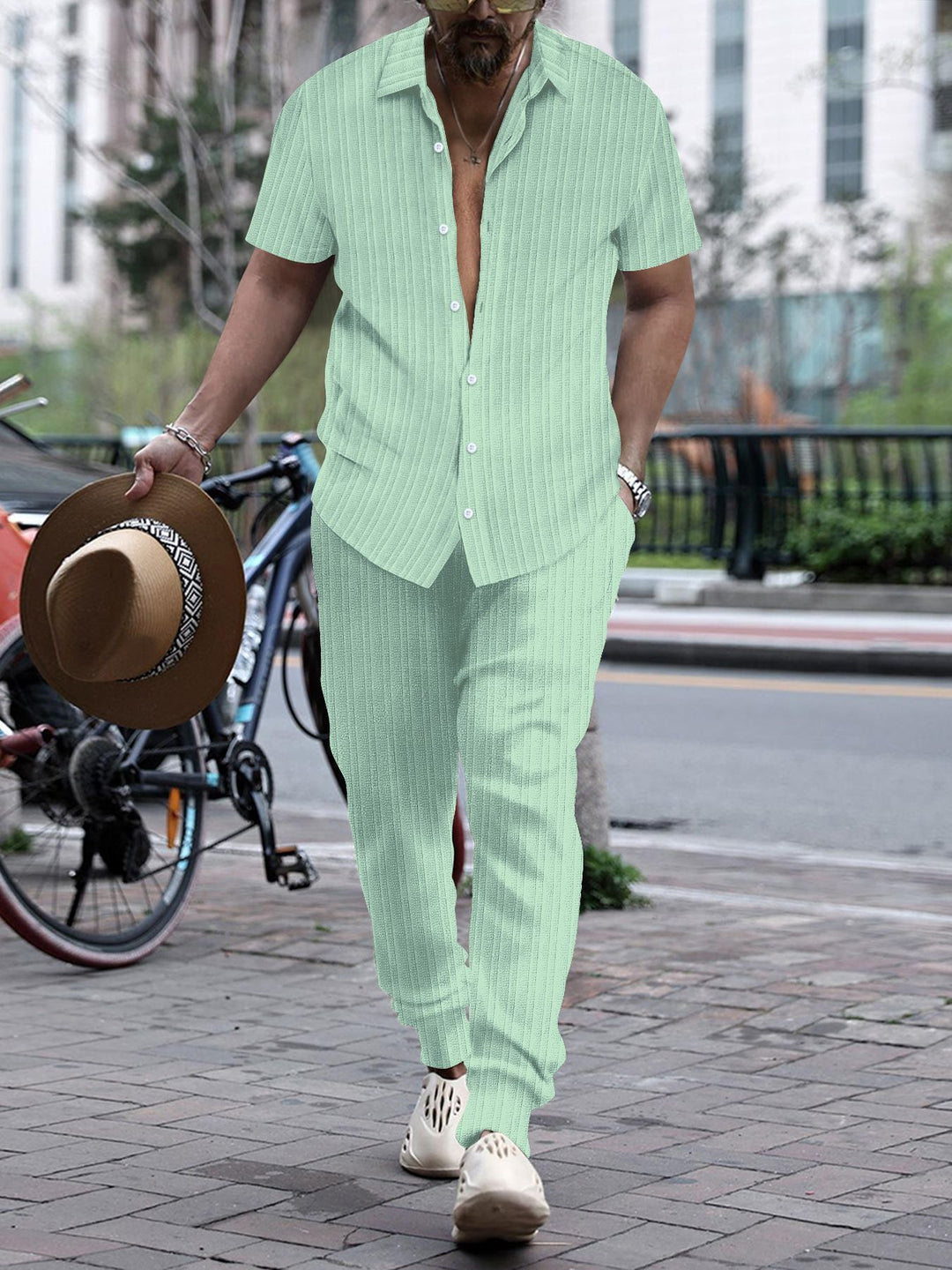 Men's short-sleeve structured relax set made of fine ribbed knit with open shirt collar and tapered chino pants Mune Fashion