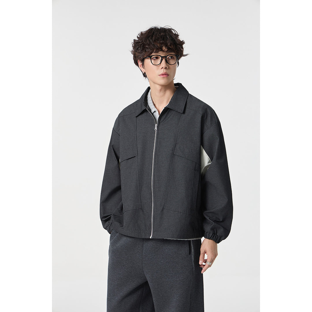Unisex short jacket in boxy cut with continuous zipper and flap pockets Mune Fashion