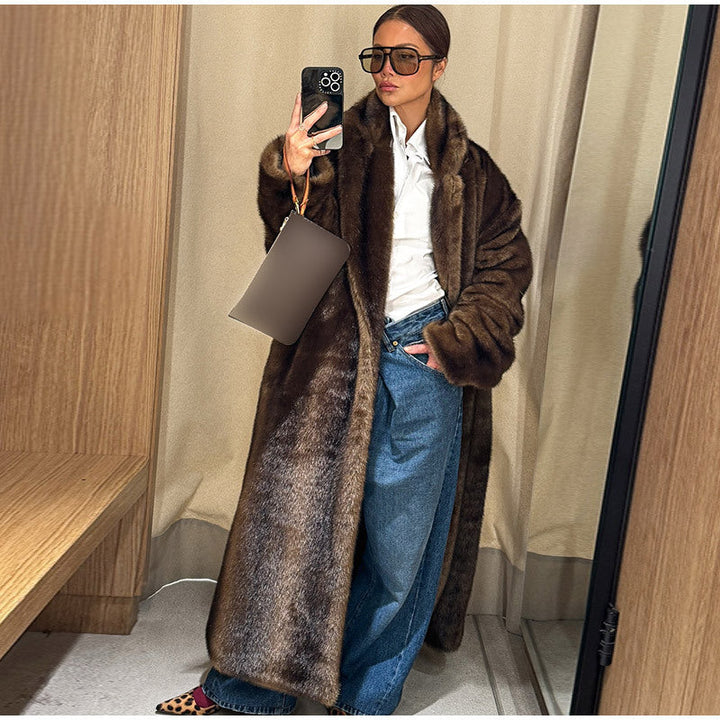 Women's Luxurious Faux Fur Coat with Elegant Cut Mune