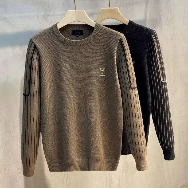 Men's fine-knit sweater with contrasting ribbed sleeves and embroidered stag logo Mune Fashion