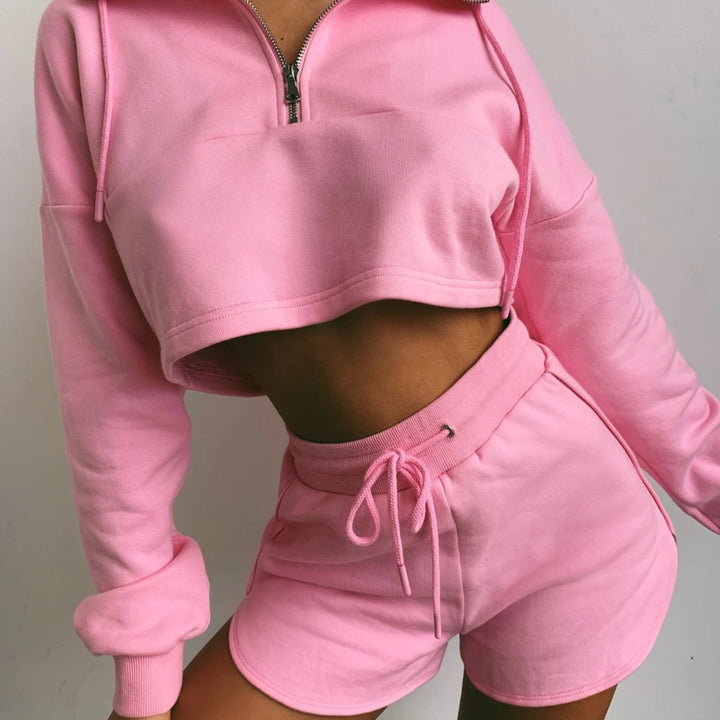 Women's short-cut hoodie set with cropped cut and elastic sweat shorts Mune Fashion