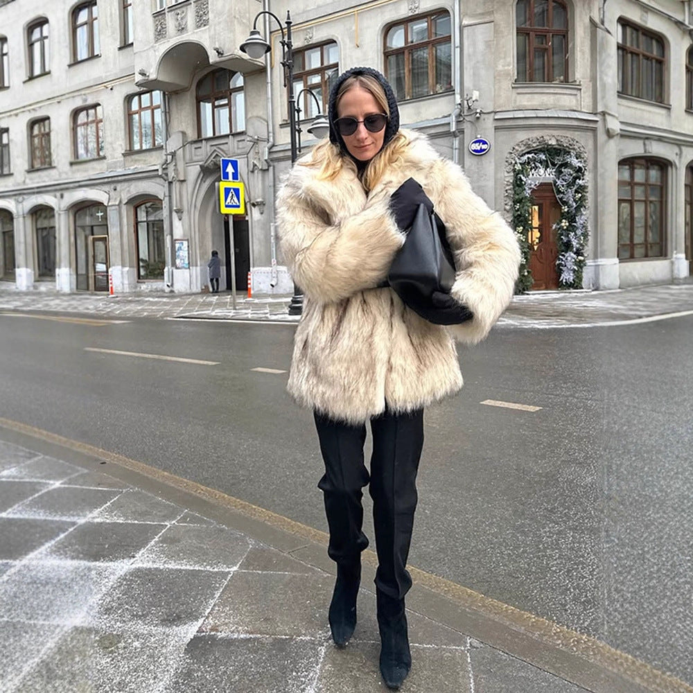 Women short coat made of faux fur with waist belt and voluminous shawl collar Mune Fashion