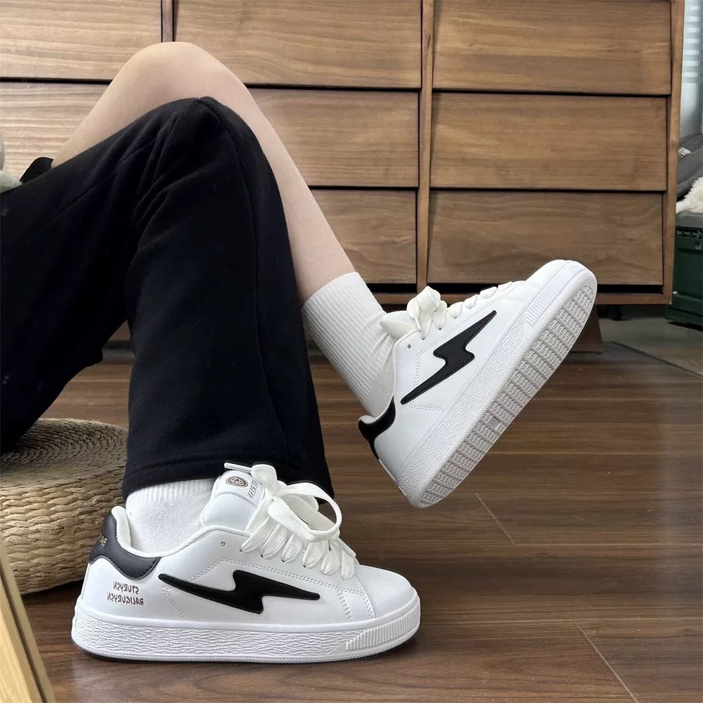 Women's sneakers in sporty design with padded insole Mune Fashion