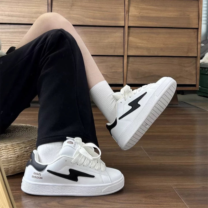 Women's sneakers in sporty design with padded insole Mune Fashion
