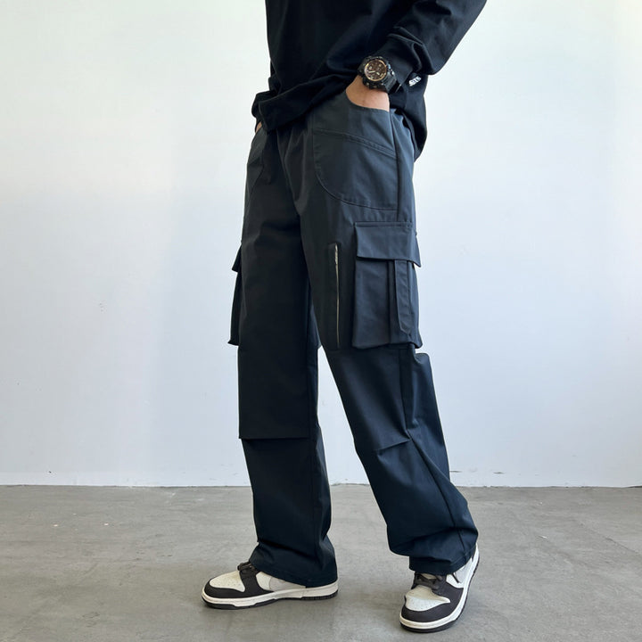Men's utility cargo pants with large flap pockets, straight leg, and sturdy twill Drune