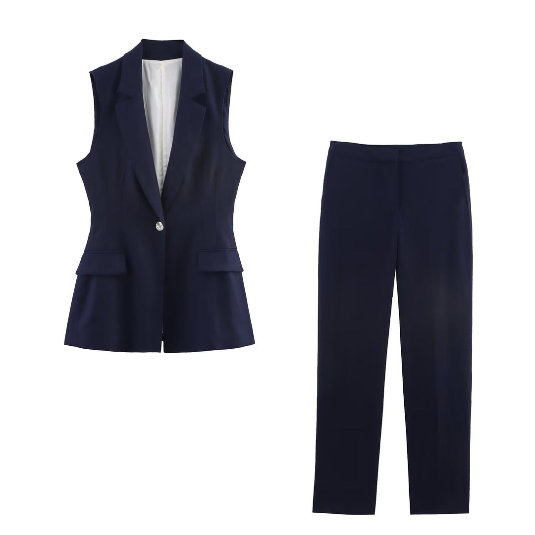 Women straight-cut fabric trousers with smooth waistband and classic silhouette Mune Fashion