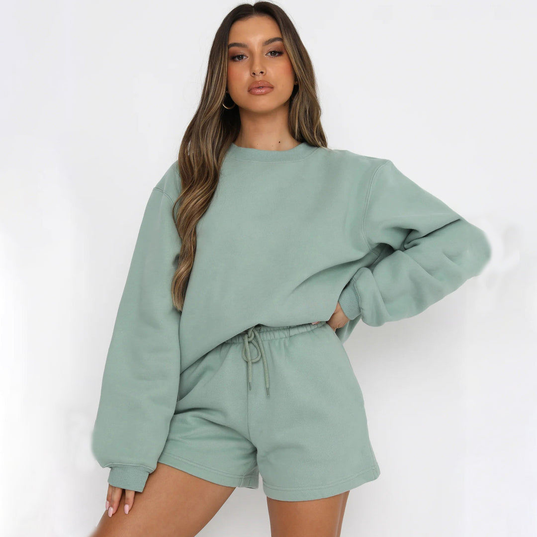 Women Oversized Lounge Set with French Terry Sweatshirt, Round Neck and Loose Sweat Shorts Mune Fashion