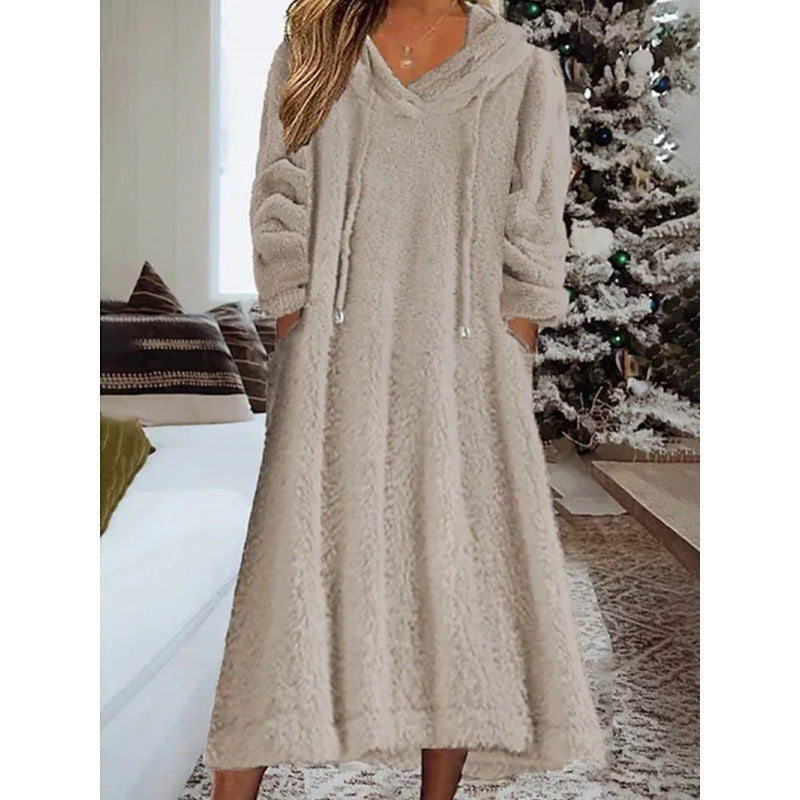Ladies maxi dress made of teddy fleece with hood, V-neck and side pockets Mune Fashion