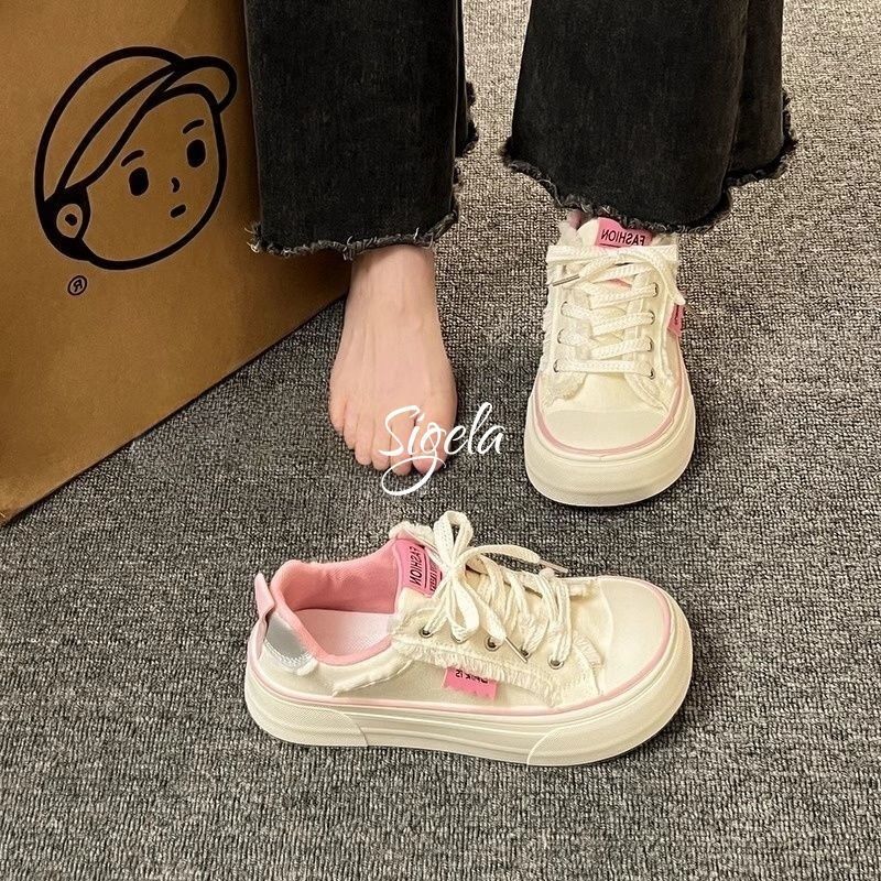 Women's sporty sneakers with trendy design and comfortable sole Mune Fashion