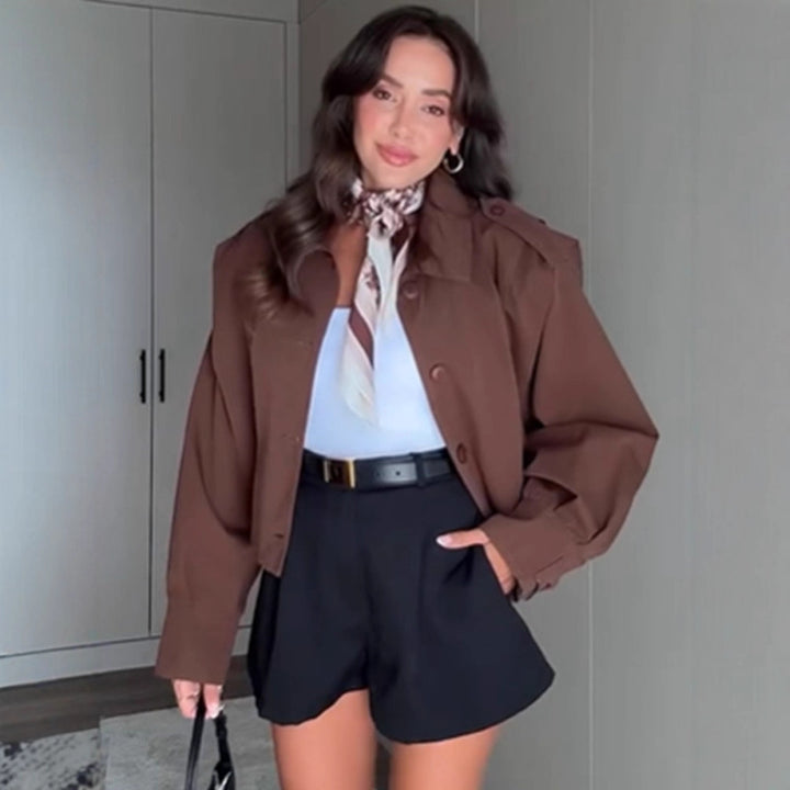 Ladies short boxy jacket with shoulder patches, boxy silhouette and buttoned front Mune Fashion