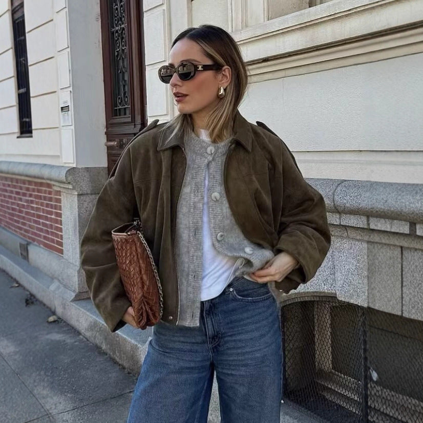 Women's short jacket in oversized cut made of suede look with balloon-shaped hem and shoulder pads Mune Fashion