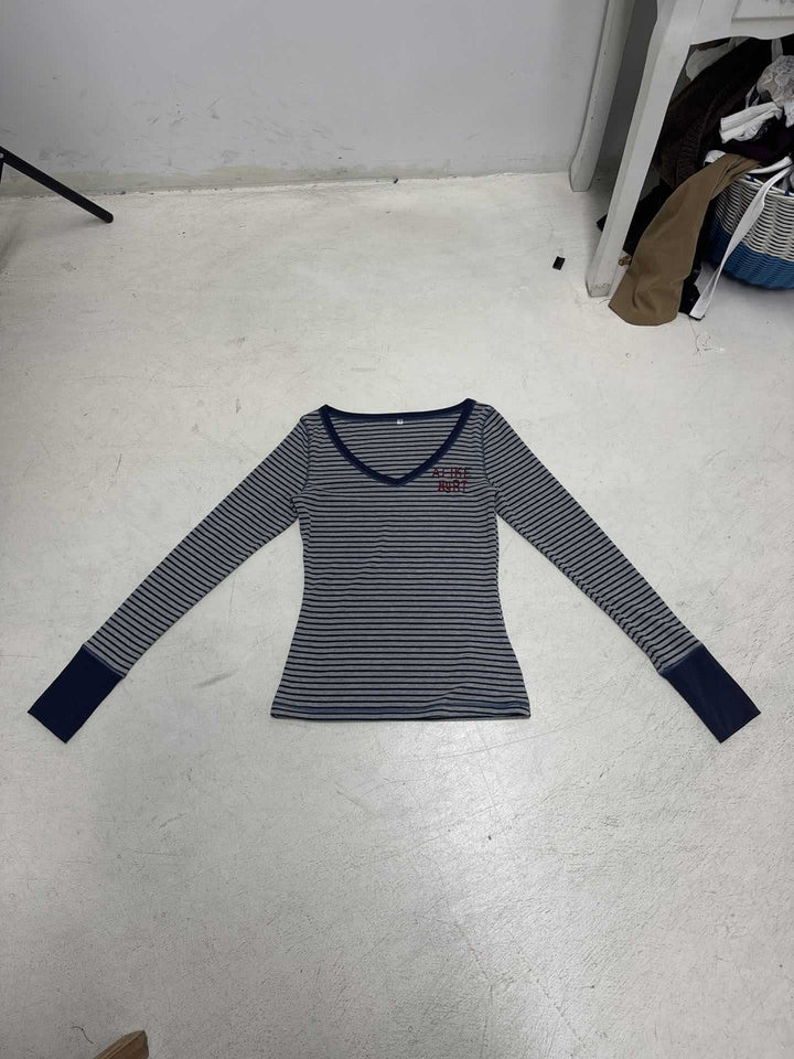 Women's striped V-neck long sleeve with tailored silhouette and extended cuffs Mune Fashion