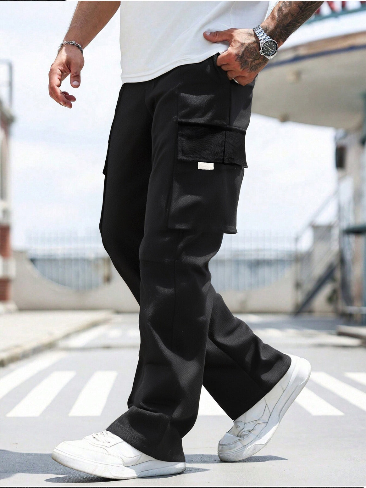 Men's loose cargo casual pants made of lightweight functional fabric with large flap pockets Mune Fashion