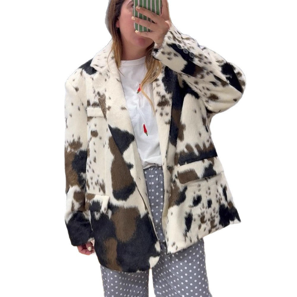 Women's short faux fur jacket in spotted pattern with shawl collar, wooden buttons & patch pockets Mune Fashion