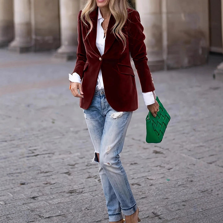 Women's tailored velvet blazer with lapel collar and single-button closure Mune Fashion