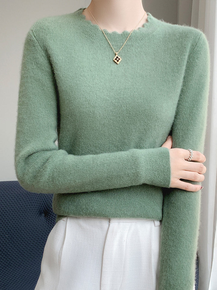 Women's Soft Fine Knit Sweater with Wavy Round Neckline and Cashmere-like Surface Mune Fashion