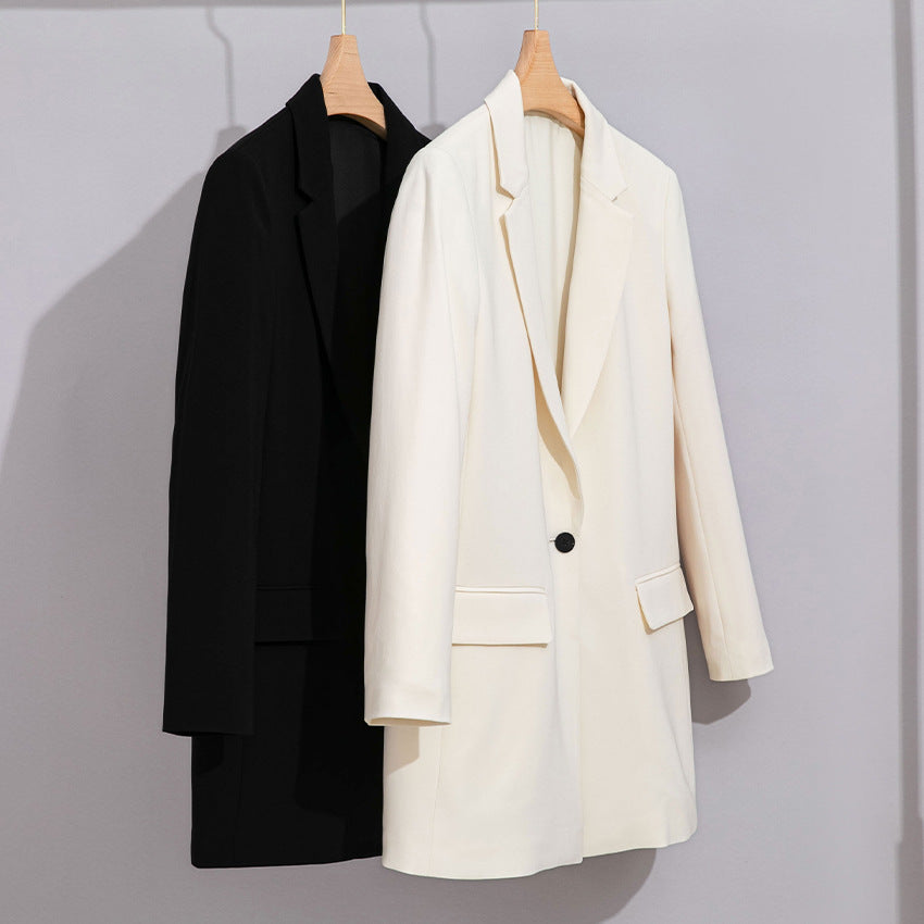 Women Longline Blazer with straight cut and discreet flap pockets Mune Fashion