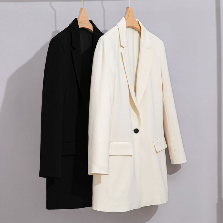 Women Longline Blazer with straight cut and discreet flap pockets Mune Fashion