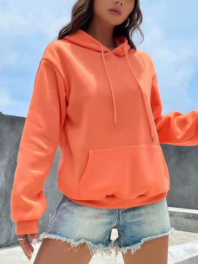Women's cropped oversized hoodie with dropped shoulder, kangaroo pocket and fleece-lined interior Mune Fashion