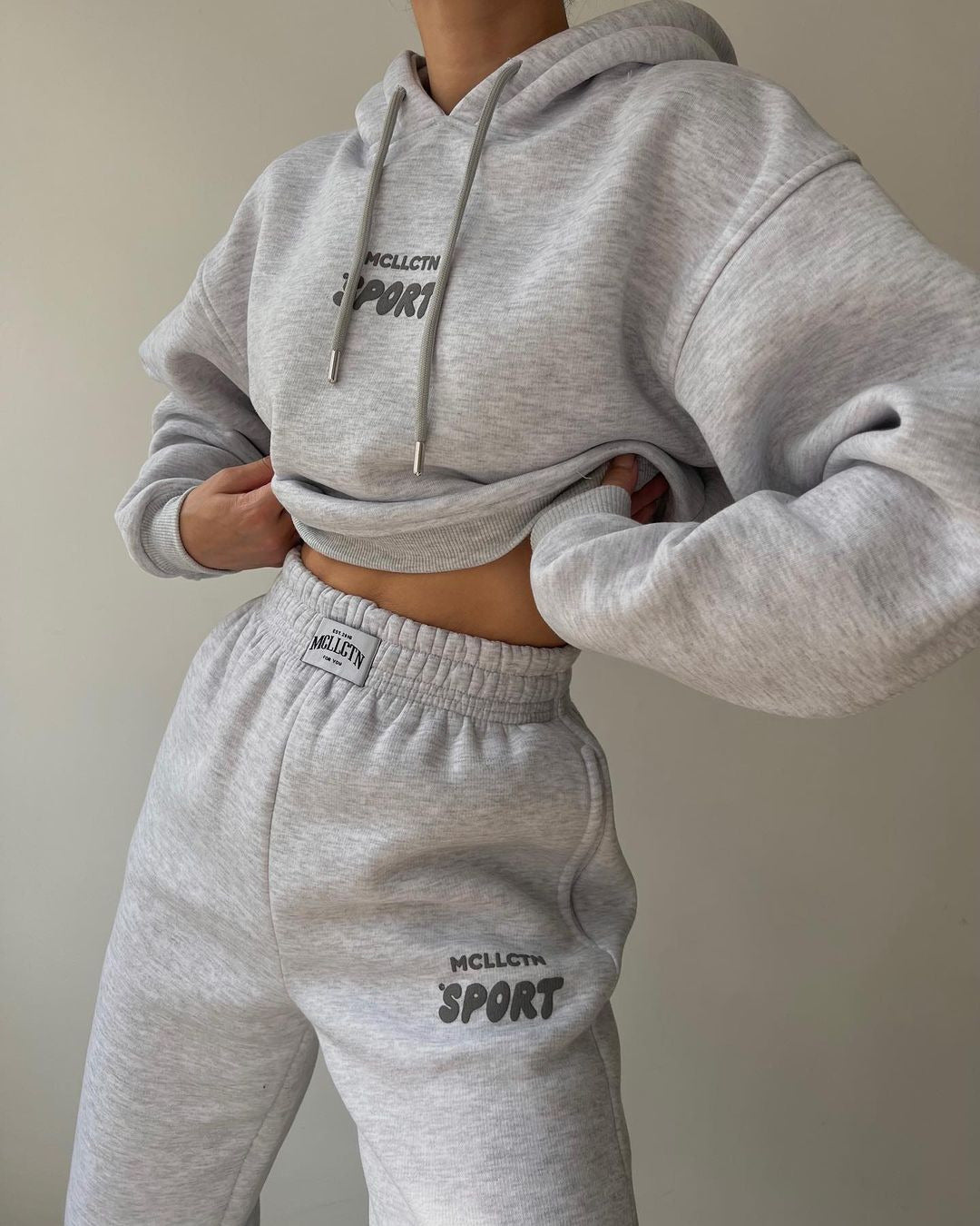 Women Cropped Hoodie and High-Waist Jogging Pants Lounge Set made of Cotton Fleece Mune Fashion