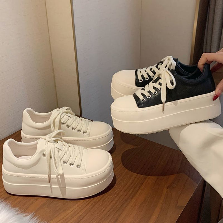 Women's Retro Platform Sneaker with Two-Tone Leather Look and Extra High Rubber Platform Mune Fashion